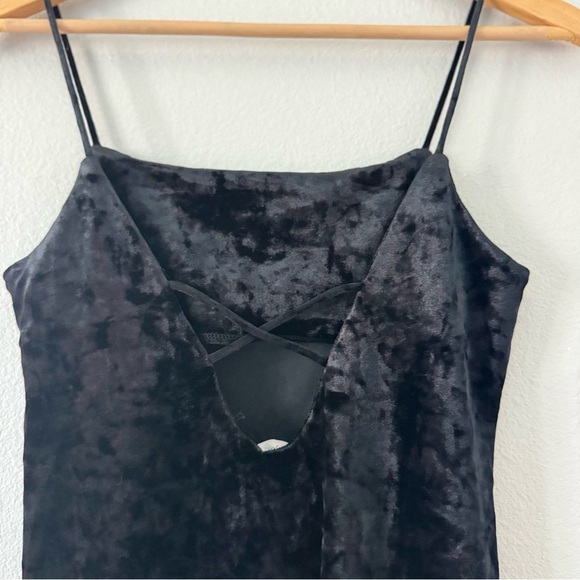 New Elodie Elegant Black Crushed Velvet Mini Cocktail Dress in Small - Picture 5 of 13